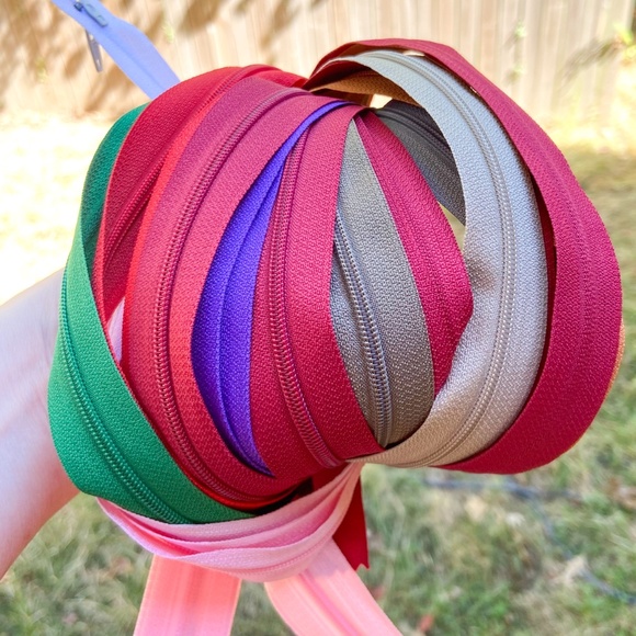 23 Zippers Bundle of Plastic Sewing Zippers for Projects. Various Sizes/Colors - Picture 6 of 11
